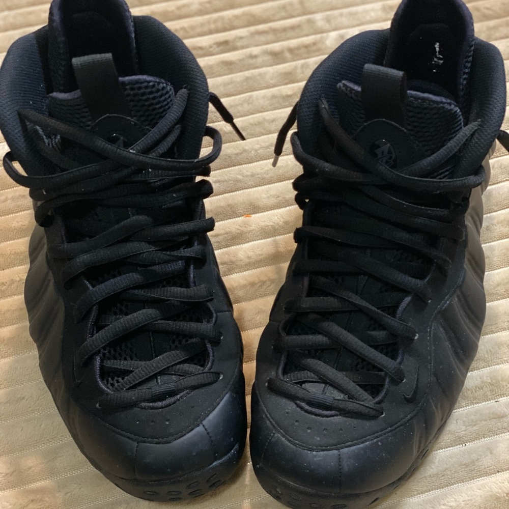 Nike foamposite black size 11